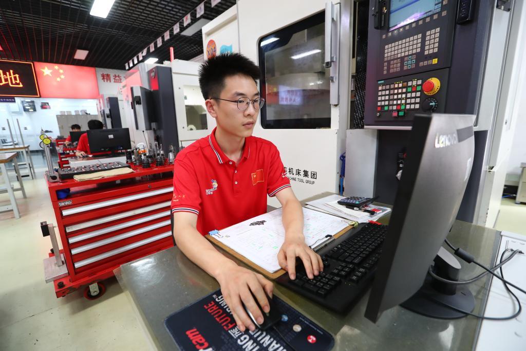 培养近3000万名“工匠” 技工院校如何提高育人水平？(图1)